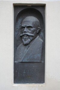 Atminimo lenta su bareljefu (Vilniaus g. 3). 2023 m.
