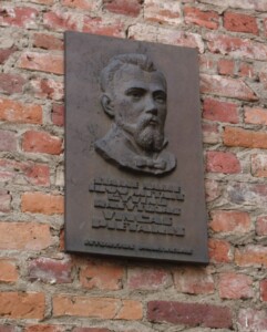 Atminimo lenta (Rotušės a. 24). 2004 m.