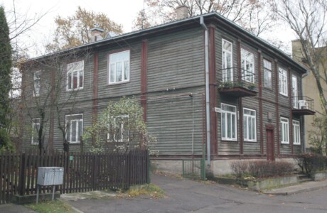 Atminimo lenta pažymėtas namas Dainavos g. 2. 2005 m.