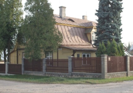 Atminimo lenta pažymėtas namas K. Grybausko g. 11. 2005 m.