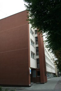 Atminimo lenta pažymėtas namas Kęstučio g. 87. 2023 m.