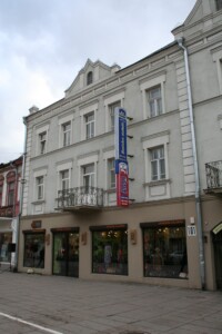 Atminimo lenta pažymėtas pastatas Laisvės al. 101. 2014 m.