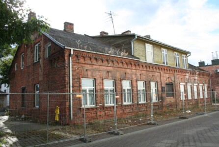 Atminimo lenta pažymėtas namas Puodžių g. 14. 2019 m.