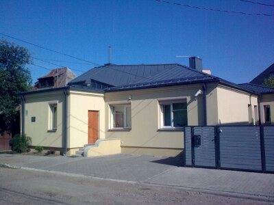 Atminimo lenta pažymėtas namas Tulpių g. 10. 2012 m.