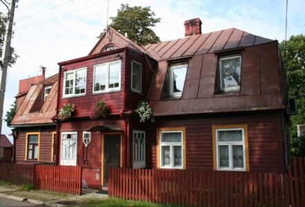 Atminimo lenta buvęs pažymėtas namas Žalioji g. 31. 2012 m.