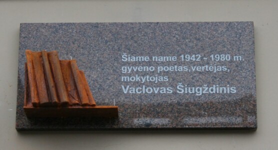 Atminimo lenta (Laisvės al. 101). 2014 m.