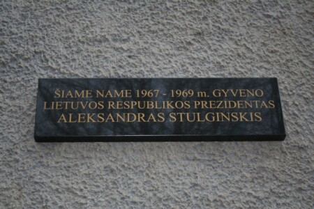 Atminimo lenta (Taikos pr. 45). 2010 m.