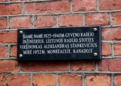 Atminimo lenta (Vaižganto g. 21A). 2007 m. Atminimo lenta (Vaižganto g. 21A). 2007 m.