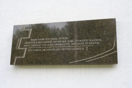 Atminimo lenta (Lakūnų pl. 55). 2023 m.