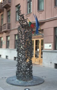 Skulptūra prie pastato S. Daukanto g. 21. 2023 m.