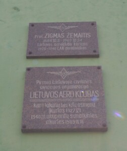 Atminimo lenta Zigmui Žemaičiui (Veiverių g. 132). 2005 m.