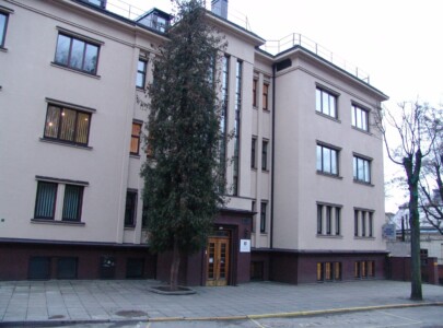 Atminimo lenta paženklinti P. Mažylio gimdymo namai (V. Putvinskio g. 3.) 2004 m.