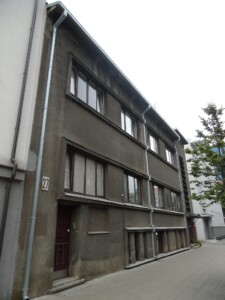 Atminimo lenta pažymėtas pastatas Miško g. 27. 2022 m.