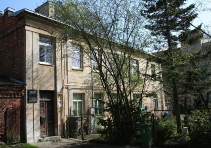 Atminimo lentomis pažymėtas namas K. Donelaičio g. 7A. 2024 m.