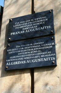Atminimo lentos (K. Donelaičio g. 7A). 2024 m.