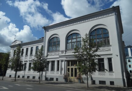 Atminimo lentomis pažymėtas pastatas A. Mickevičiaus g. 37. 2024 m.