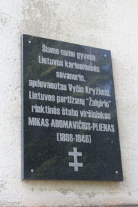 Atminimo lenta (A. ir J. Vokietaičių g. 4). 2025 m.