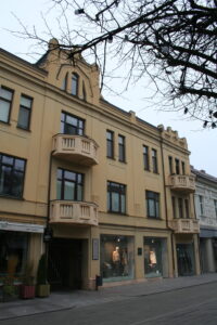 Atminimo lenta pažymėtas pastatas Laisvės al. 74. 2025 m. Atminimo lenta pažymėtas pastatas (Laisvės al. 74). 2025 m.